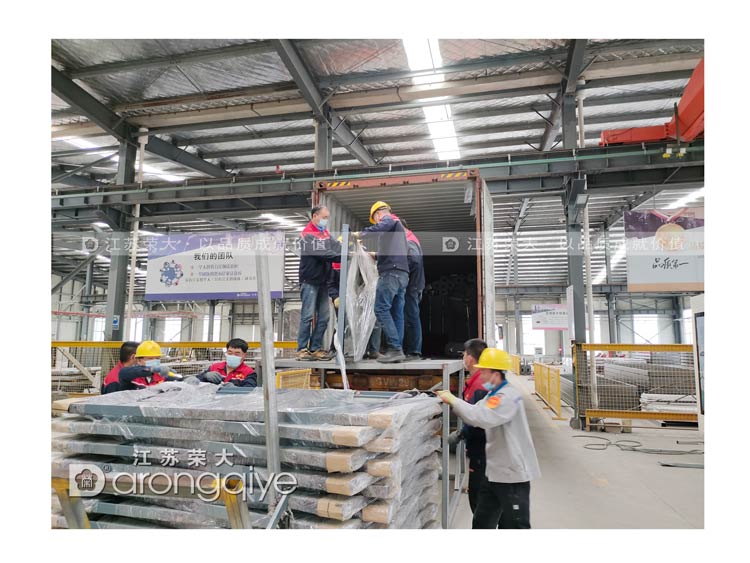 榮大公交候車(chē)亭出口案例配圖二